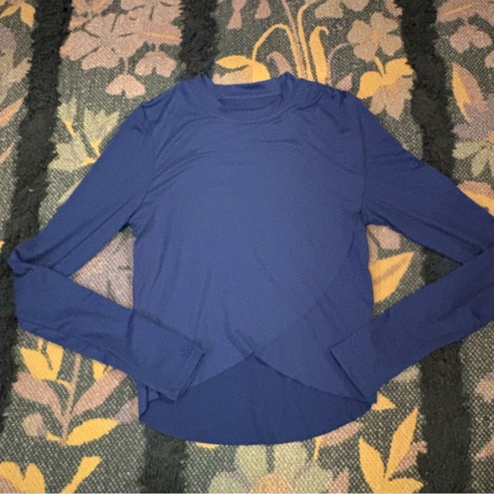 NWOT Wilo workout long sleeve crossover Blue top Sz S